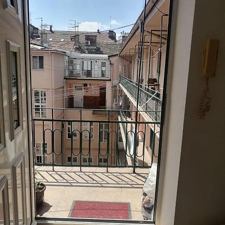 Small Low Cost Studio Belgrade Extérieur photo