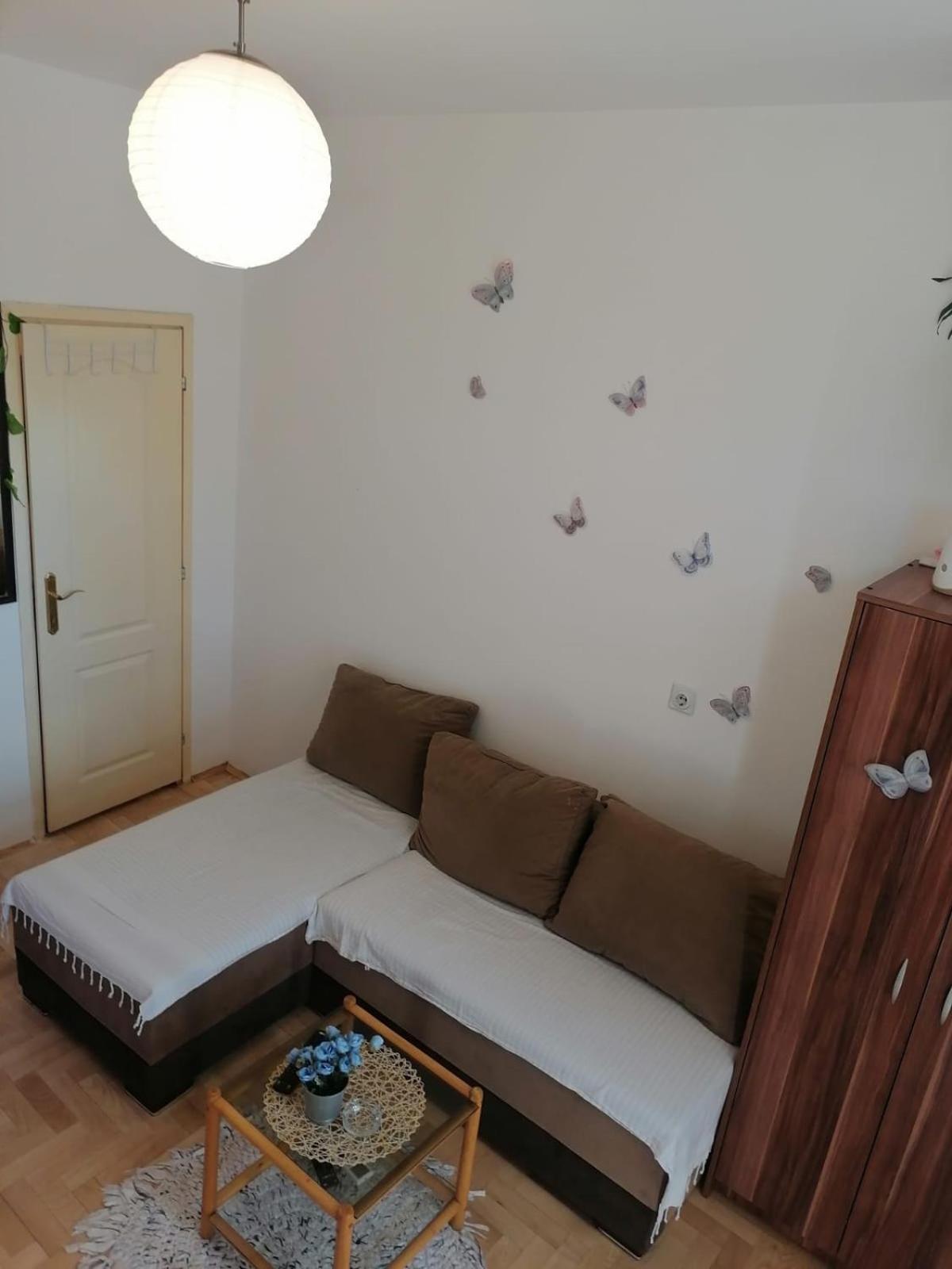 Small Low Cost Studio Belgrade Extérieur photo