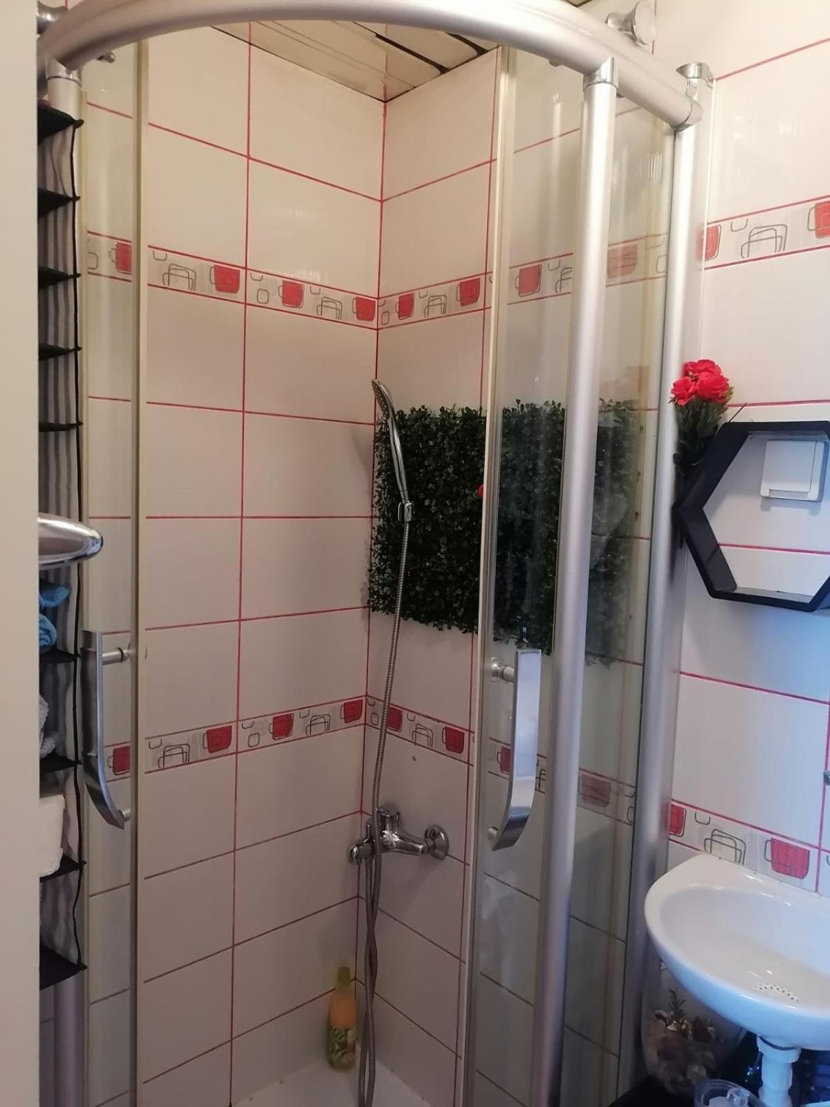 Small Low Cost Studio Belgrade Extérieur photo